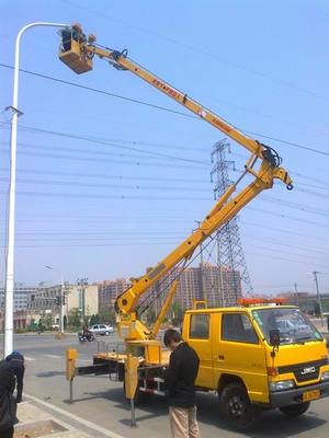 北京海淀区与朝阳区专业路灯车出租服务，提供18米高空作业车出租