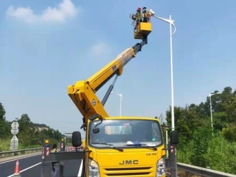 巴中平昌高空作业车出租 路灯车出租 节假日不休