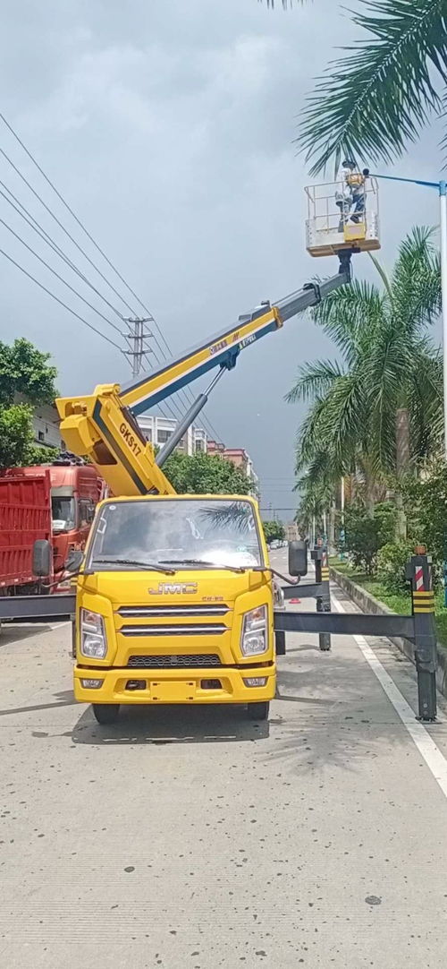 东莞莞城路灯车租赁服务 灵活日租与月租方案，助力城市照明维护